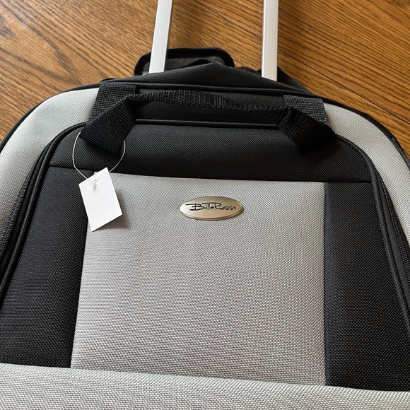 Bella Russo Other - Bella Russo rolling bag.